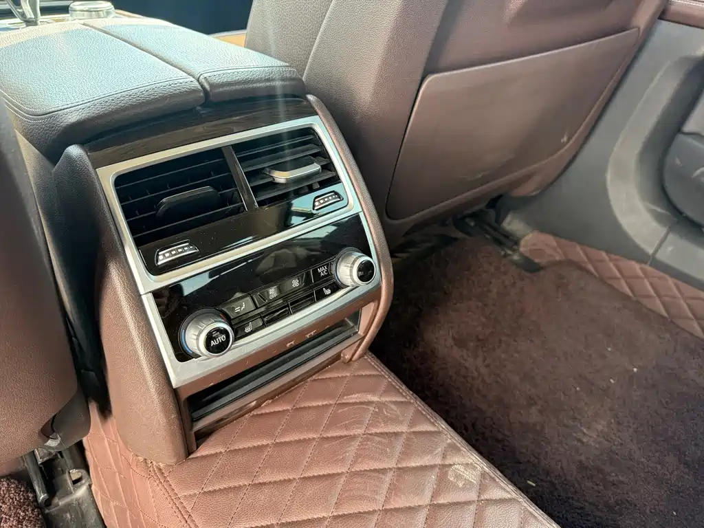 BMW 7 Series 2017 — фото 17