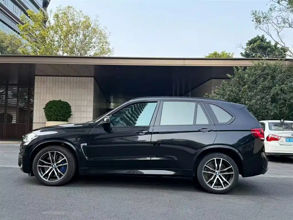 BMW X5 M 2017 — фото 18