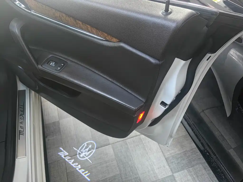 Maserati Quattroporte 2018 — фото 15