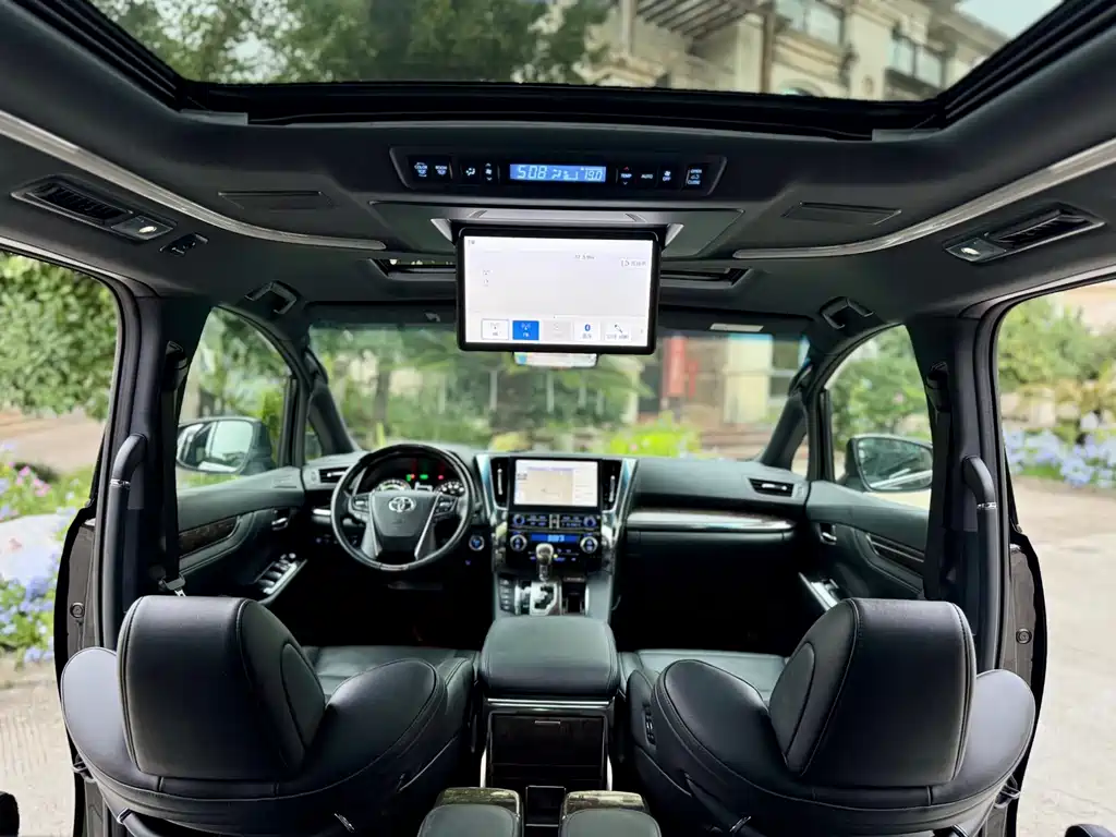 Toyota Vellfire 2023 — фото 14