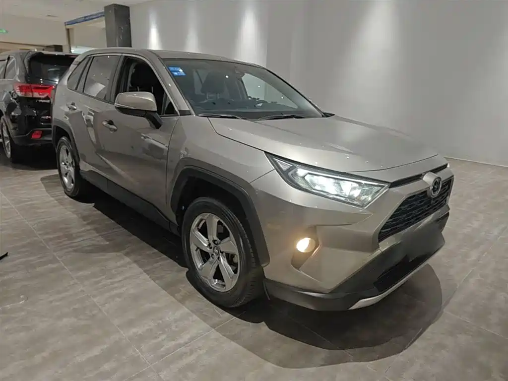 Toyota RAV4 2021 — фото 4