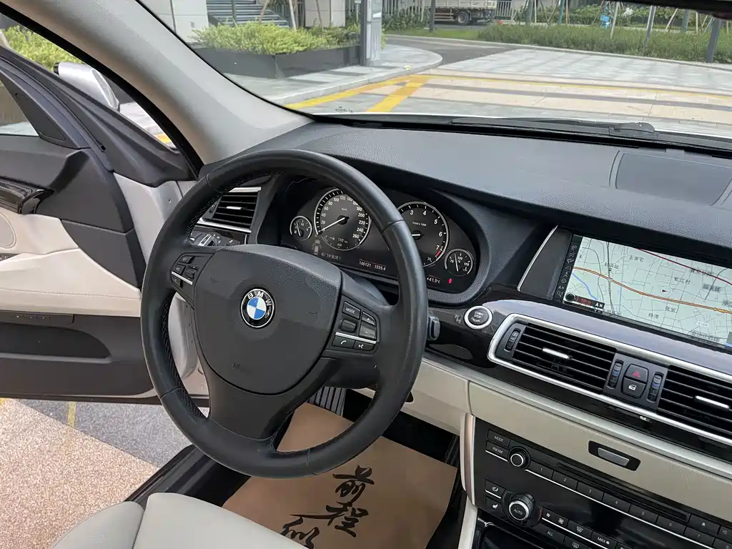 BMW 5 Series GT 2010 — фото 12
