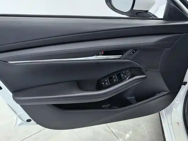 Mazda 3 Axela 2022