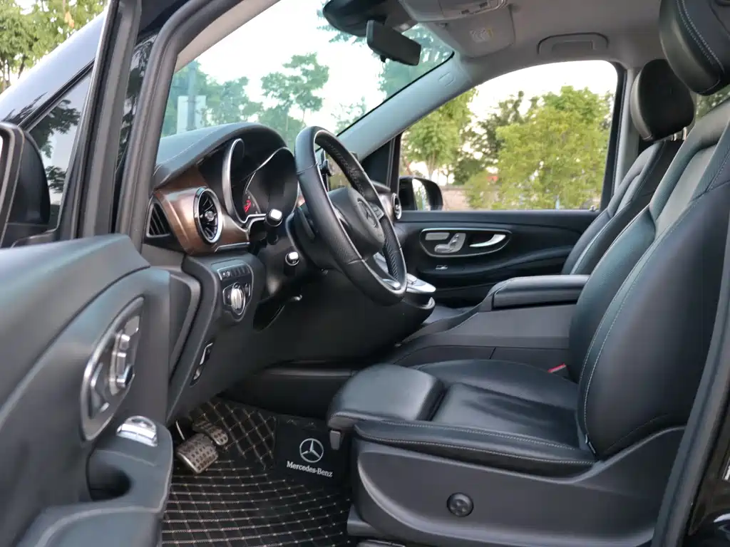 Mercedes-Benz V-Class 2023 — фото 12