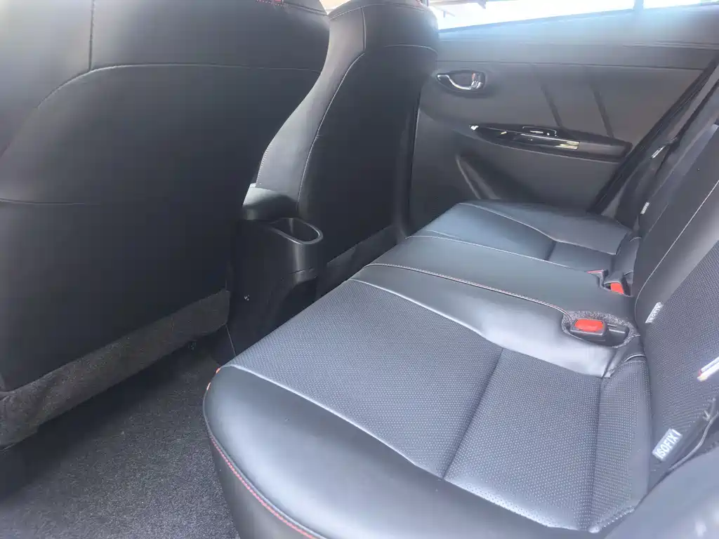 Toyota Yaris L 2023 — фото 11