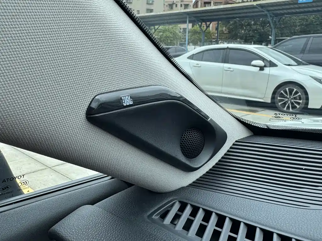 Toyota Venza 2024 — фото 11
