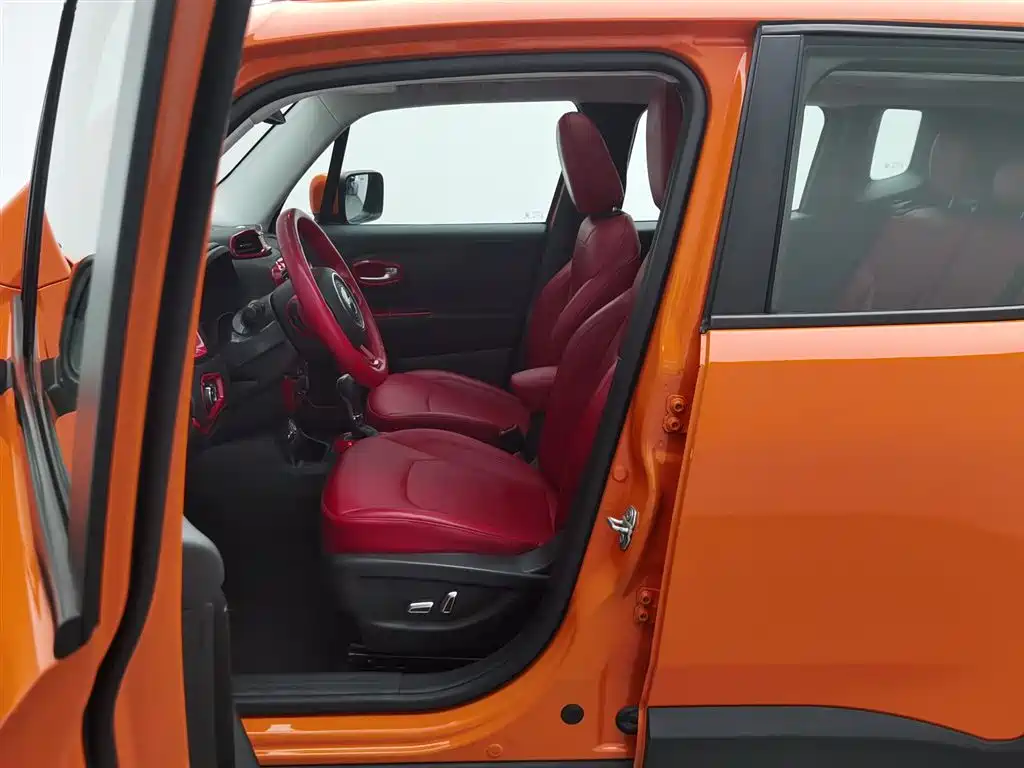Jeep Renegade 2019 — фото 10