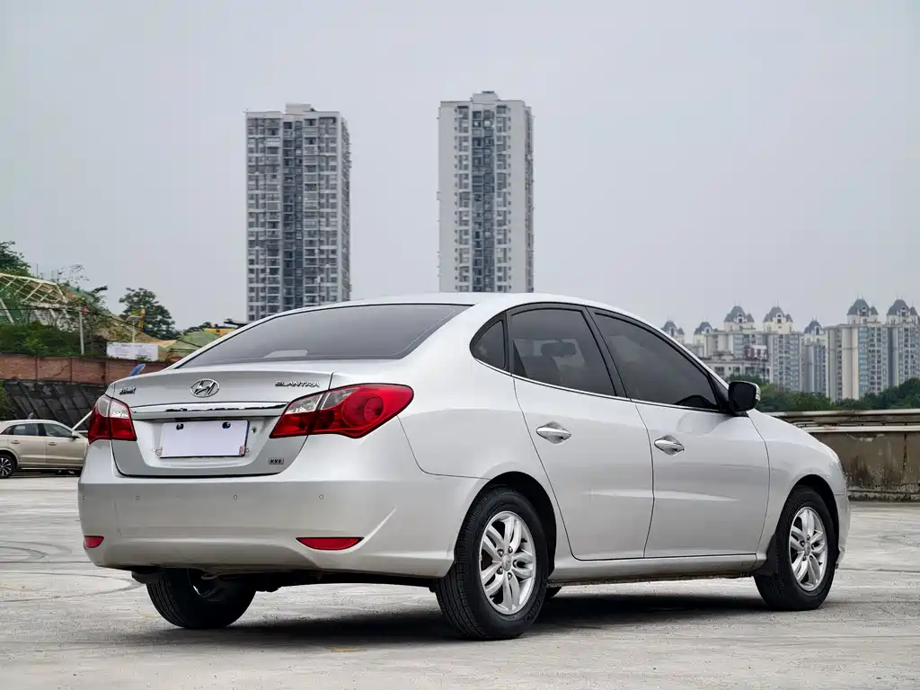 Hyundai Elantra 2012 — фото 19