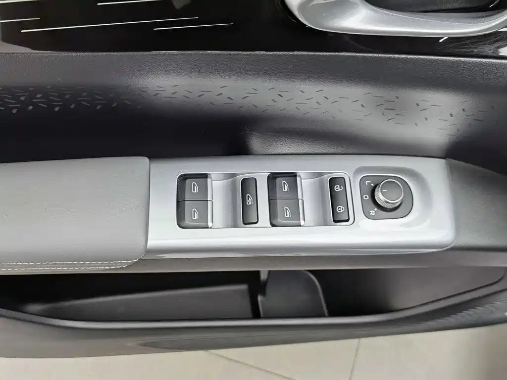 Geely Galaxy Starwish 2025 — фото 9