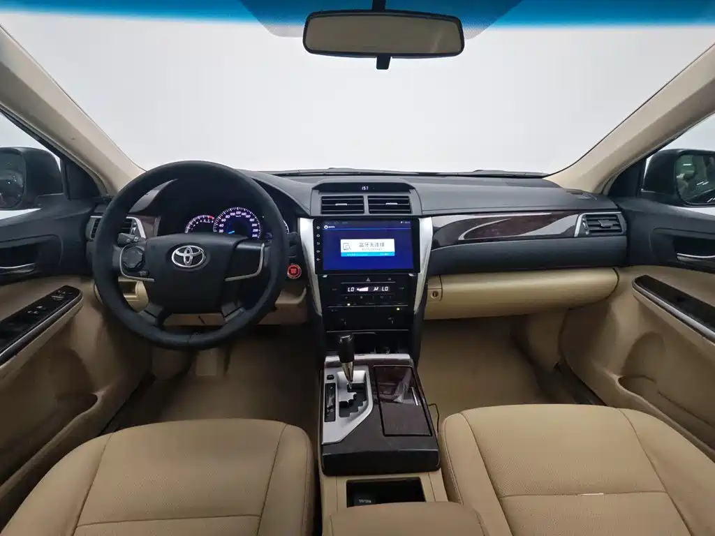 Toyota Camry 2015 — фото 5