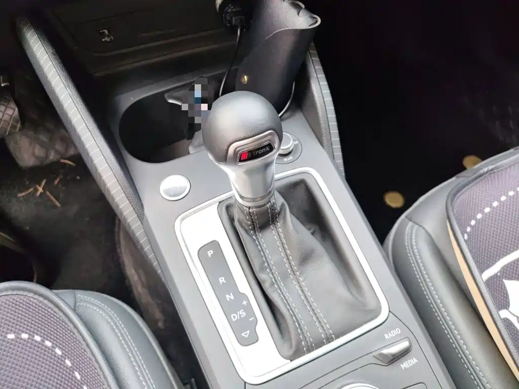 Audi Q2L 2023
