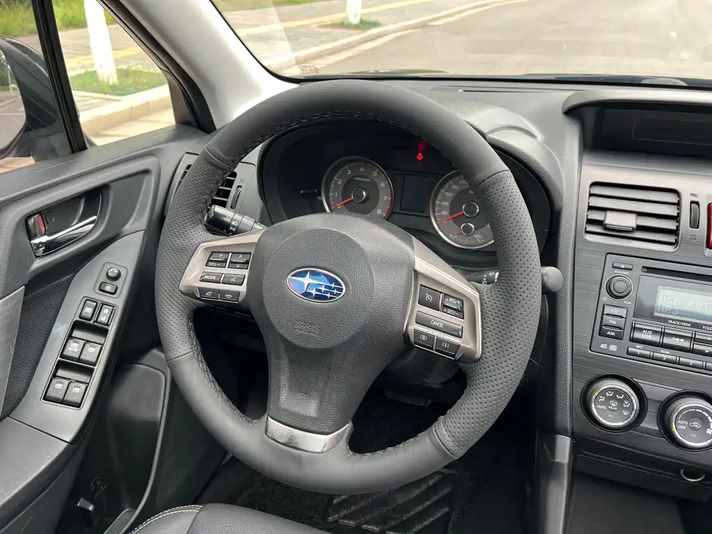 Subaru Forester 2014 — фото 15