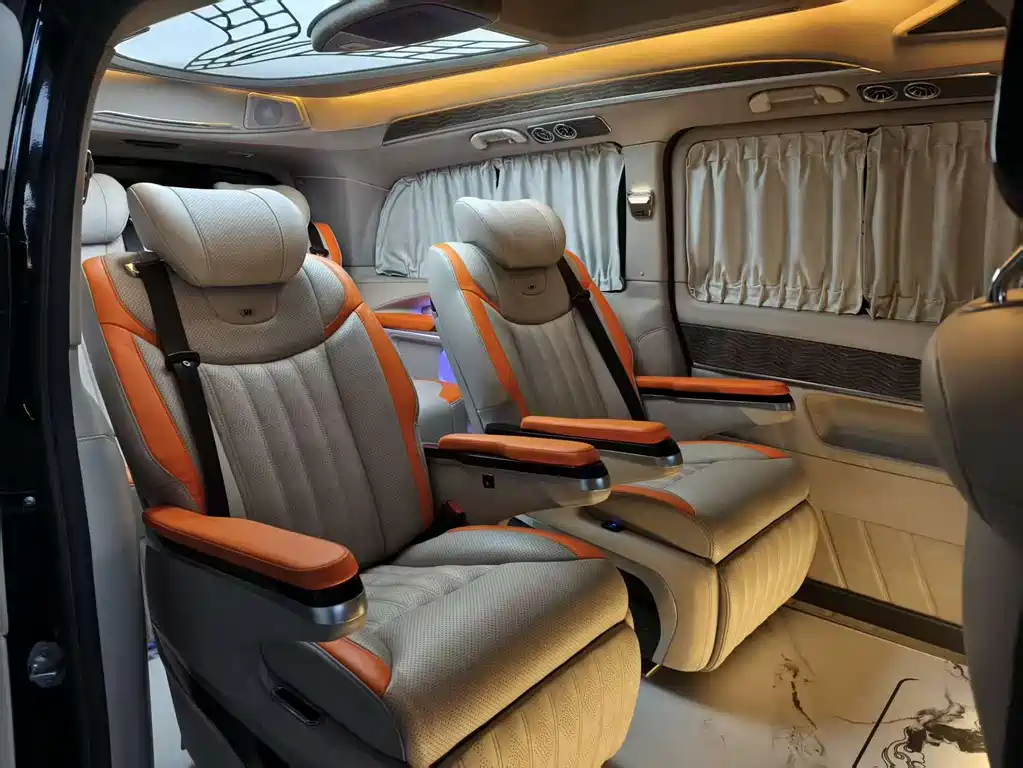 Mercedes-Benz V-Class 2021 — фото 13