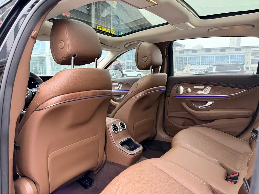 Mercedes-Benz E-Class 2023 — фото 12