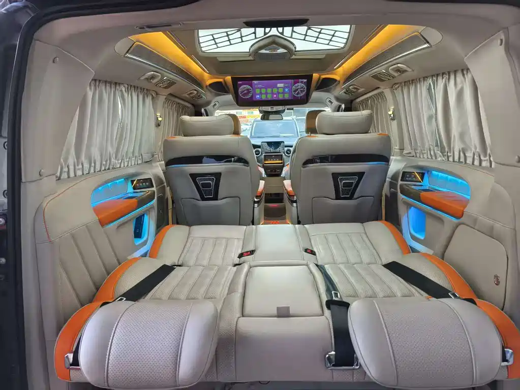 Mercedes-Benz V-Class 2021 — фото 10