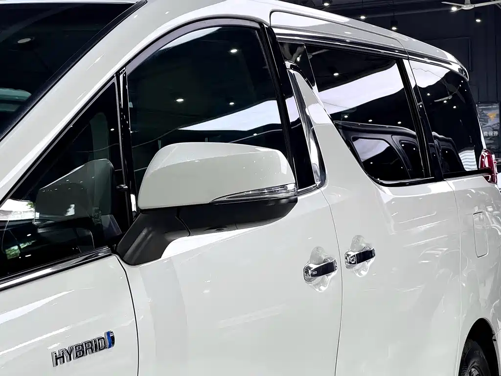 Toyota Alphard 2023 — фото 13