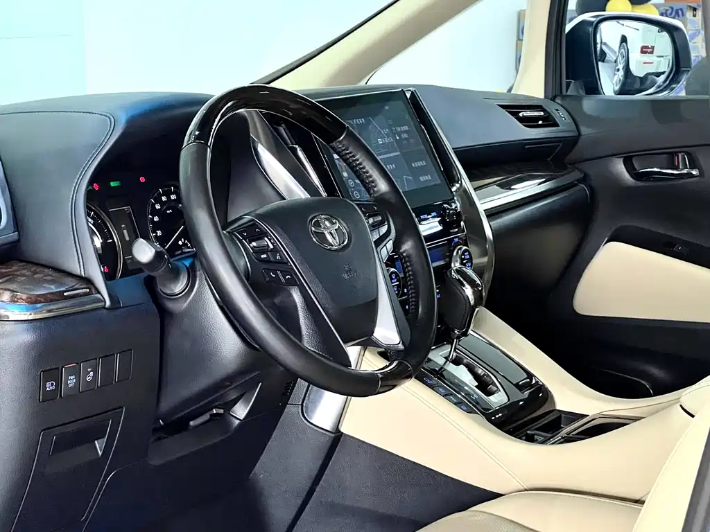 Toyota Alphard 2023 — фото 21