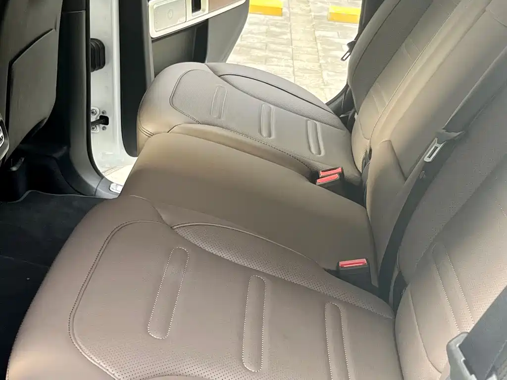 Mercedes-Benz G-Class 2025 — фото 15