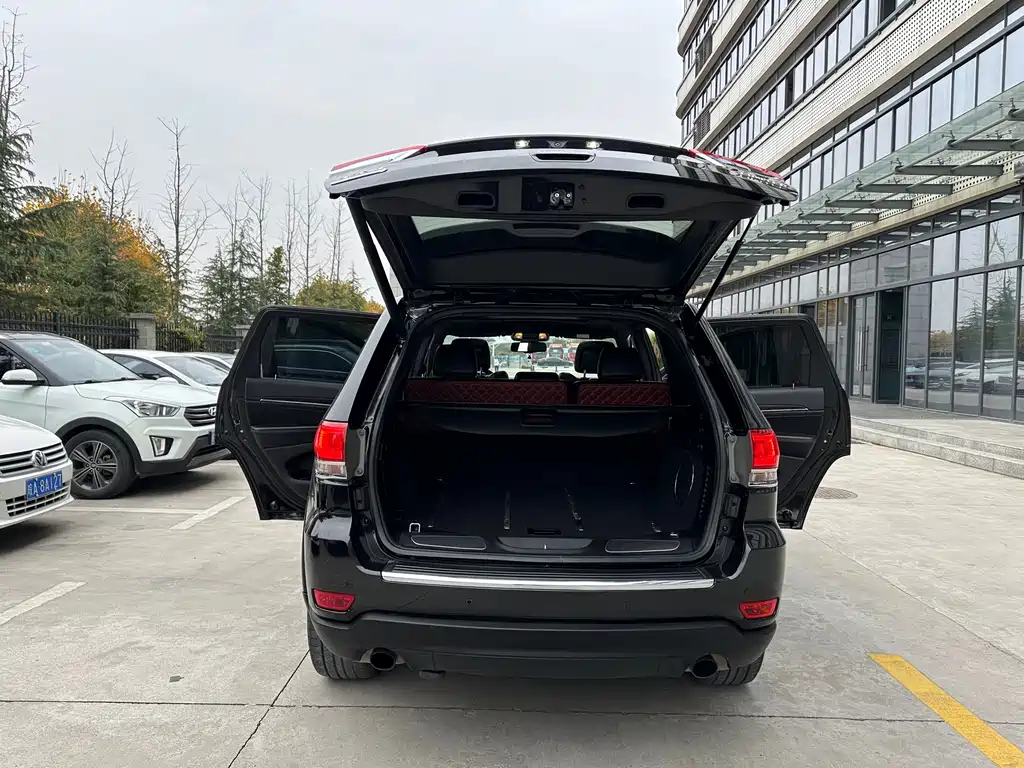 Jeep Grand Cherokee 2015 — фото 9