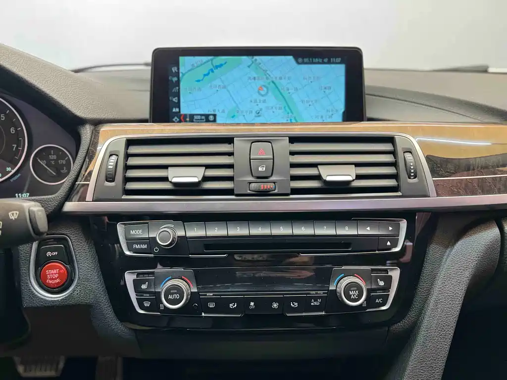 BMW 3 Series 2019 — фото 16