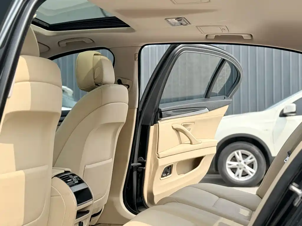 BMW 5 Series 2012 — фото 16
