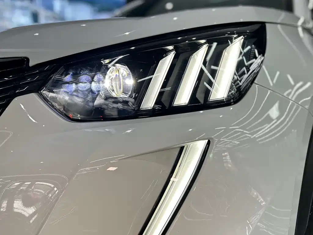 Peugeot 2008 2024 — фото 33