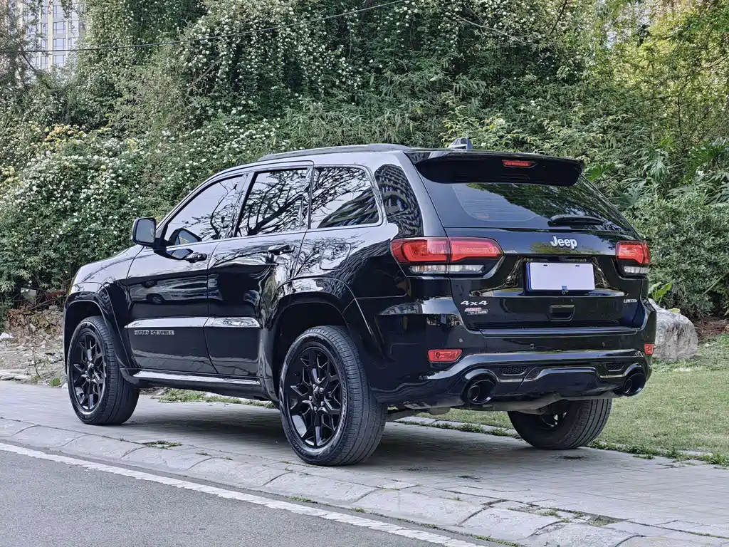 Jeep Grand Cherokee 2022 — фото 3