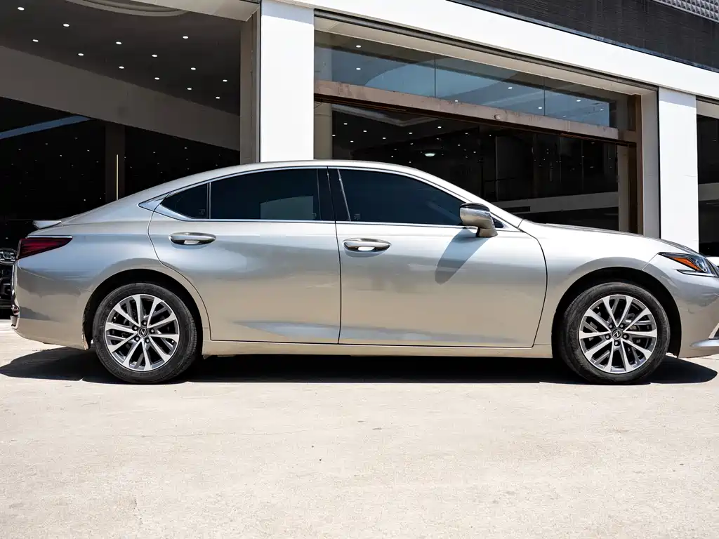 Lexus ES 2023 — фото 7