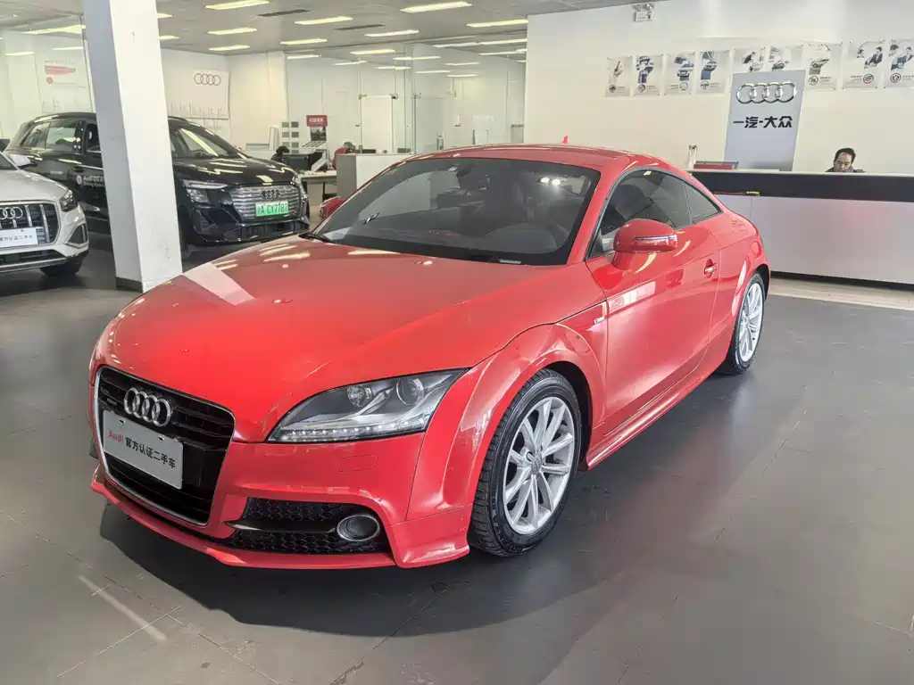 Audi TT 2015 — фото 1
