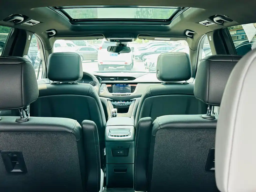 Cadillac XT6 2024 — фото 27