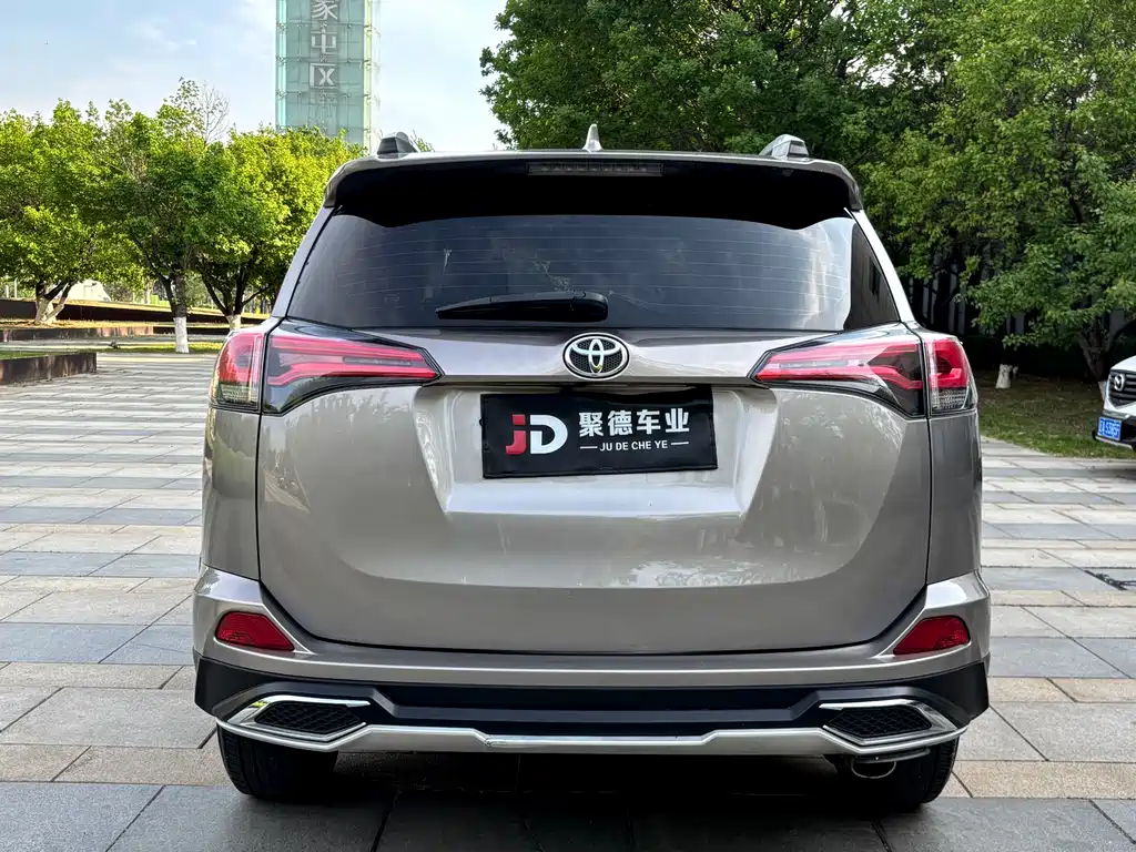 Toyota RAV4 2019 — фото 9