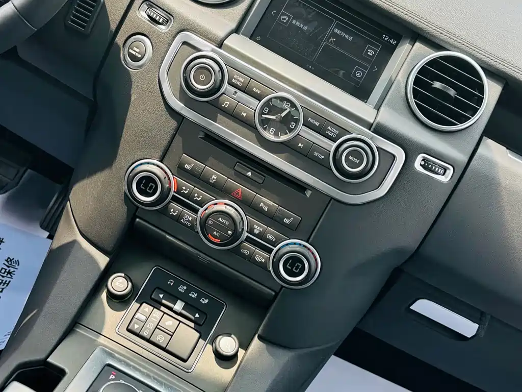 Land Rover Discovery 2016 — фото 22