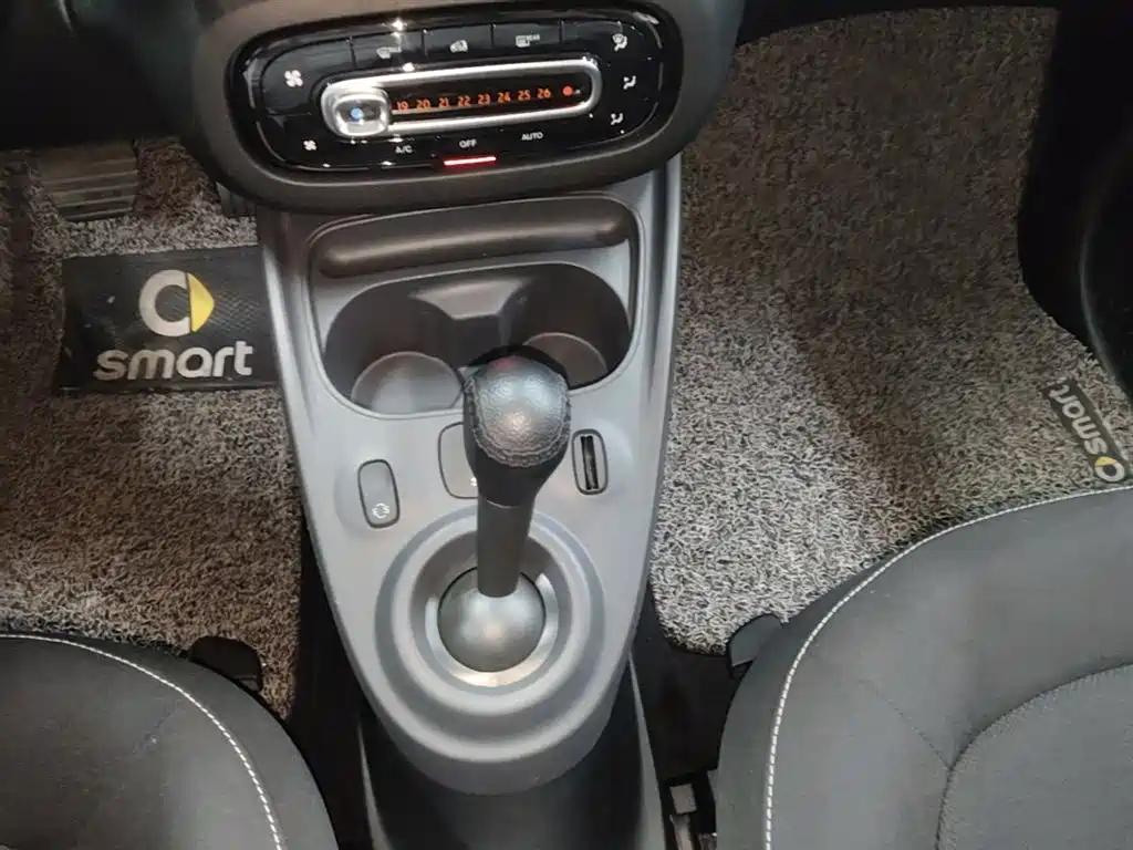 smart Fortwo 2018 — фото 14