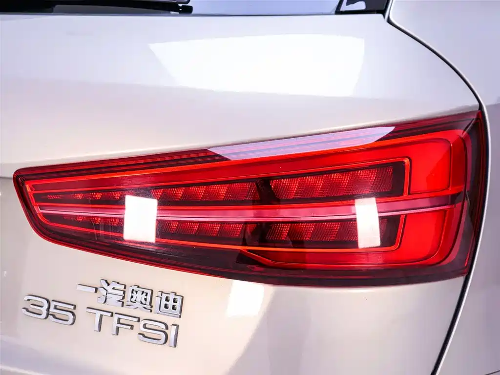 Audi Q3 2019 — фото 9