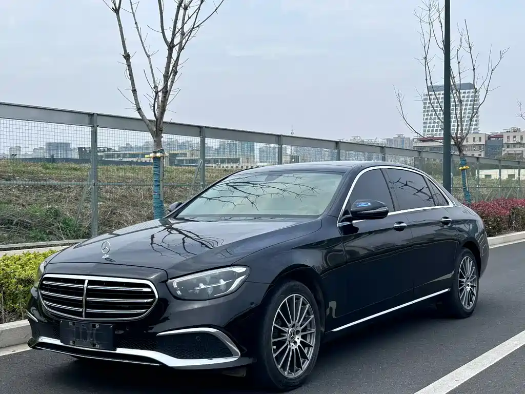 Mercedes-Benz E-Class 2022 — фото 1