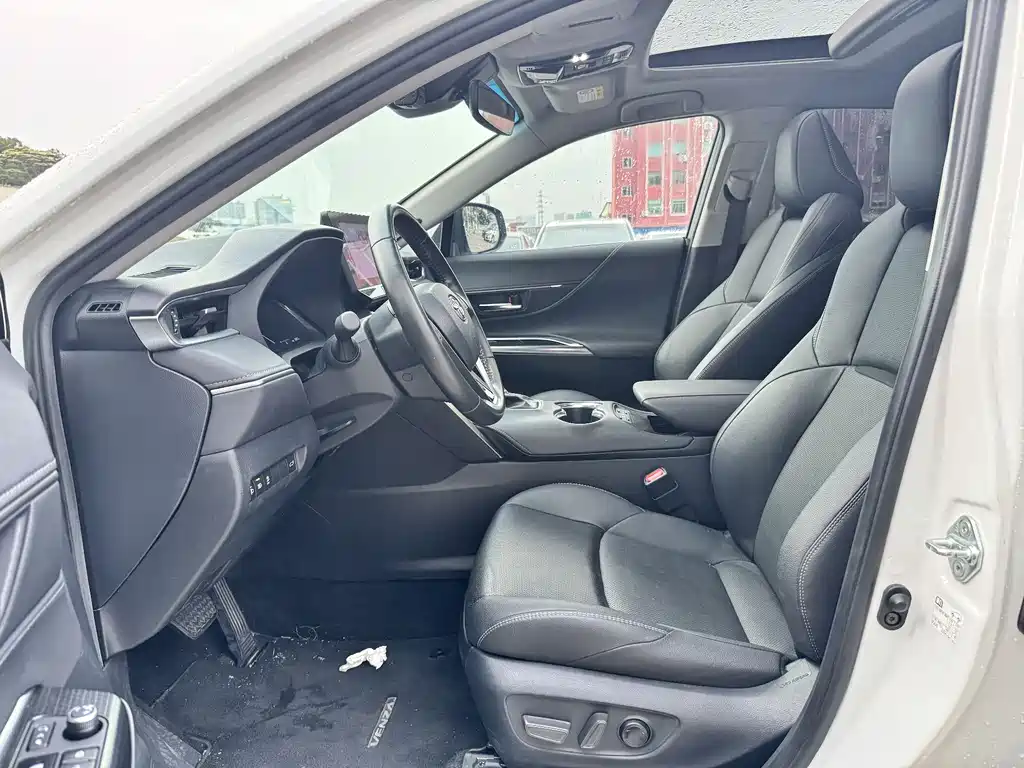 Toyota Venza 2023 — фото 11