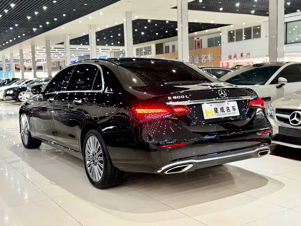 Mercedes-Benz E-Class 2022 — фото 16