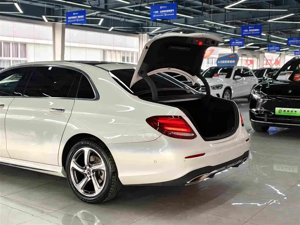Mercedes-Benz E-Class 2020 — фото 28