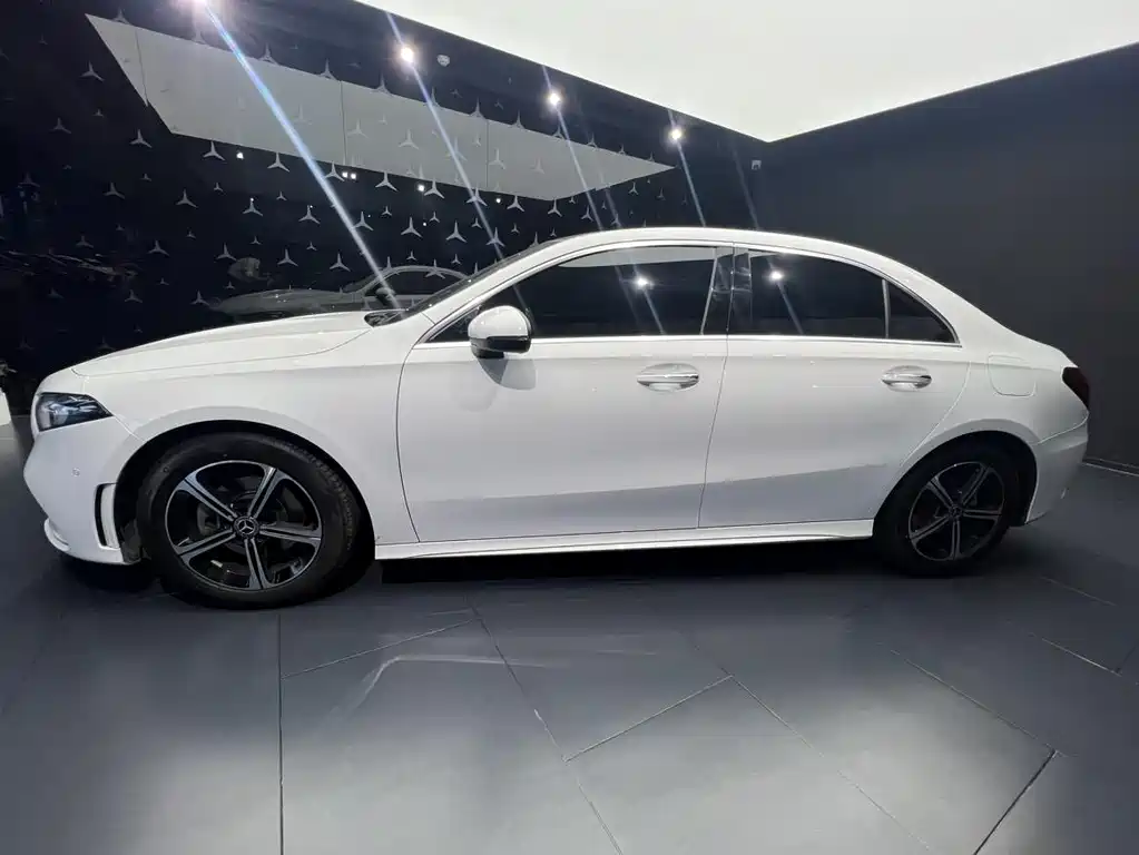 Mercedes-Benz A-Class 2022 — фото 3