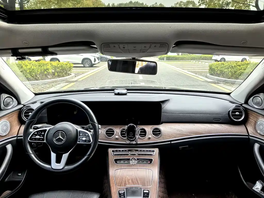 Mercedes-Benz E-Class 2019 — фото 11
