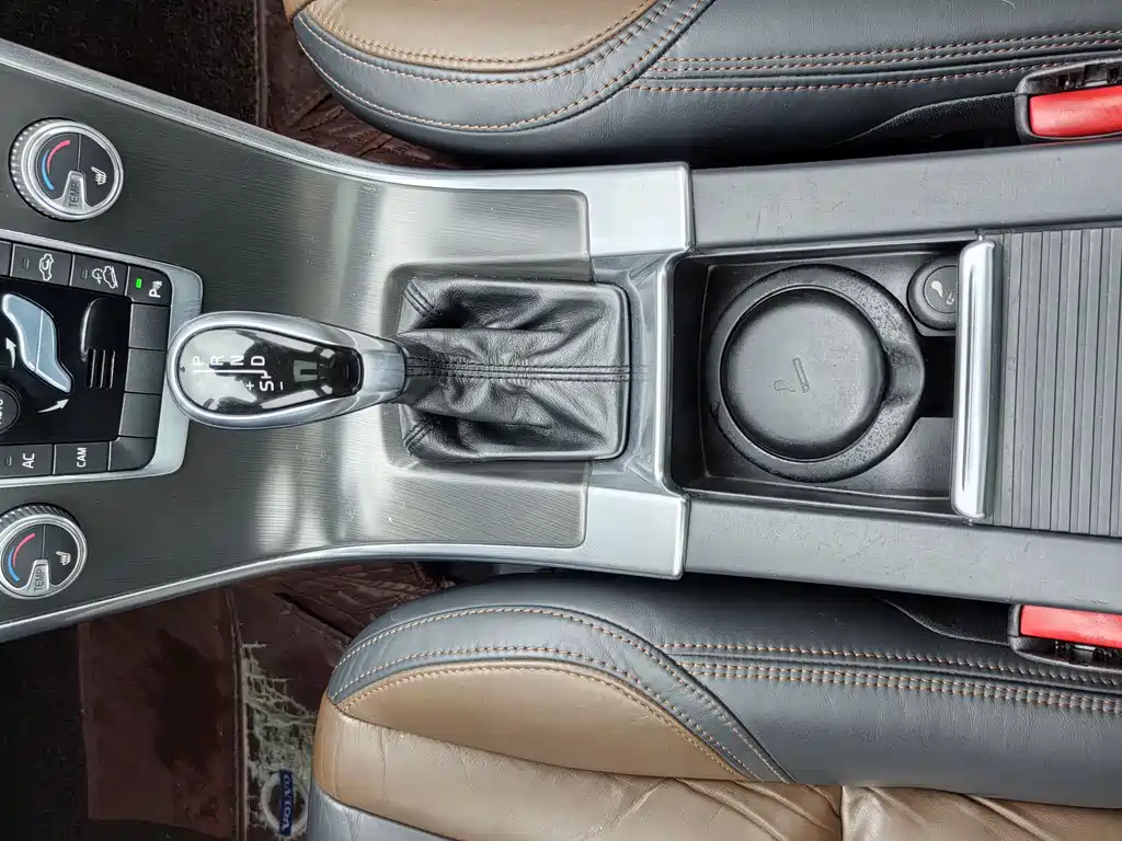 Volvo XC60 2014 — фото 17