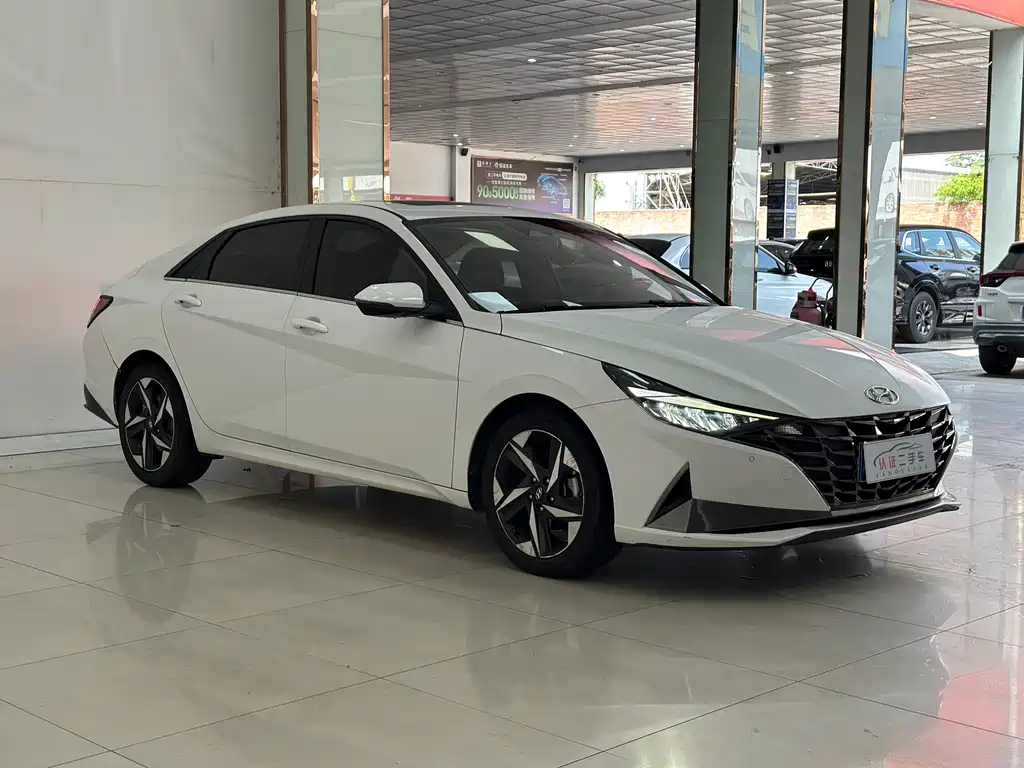 Hyundai Elantra 2022 — фото 3