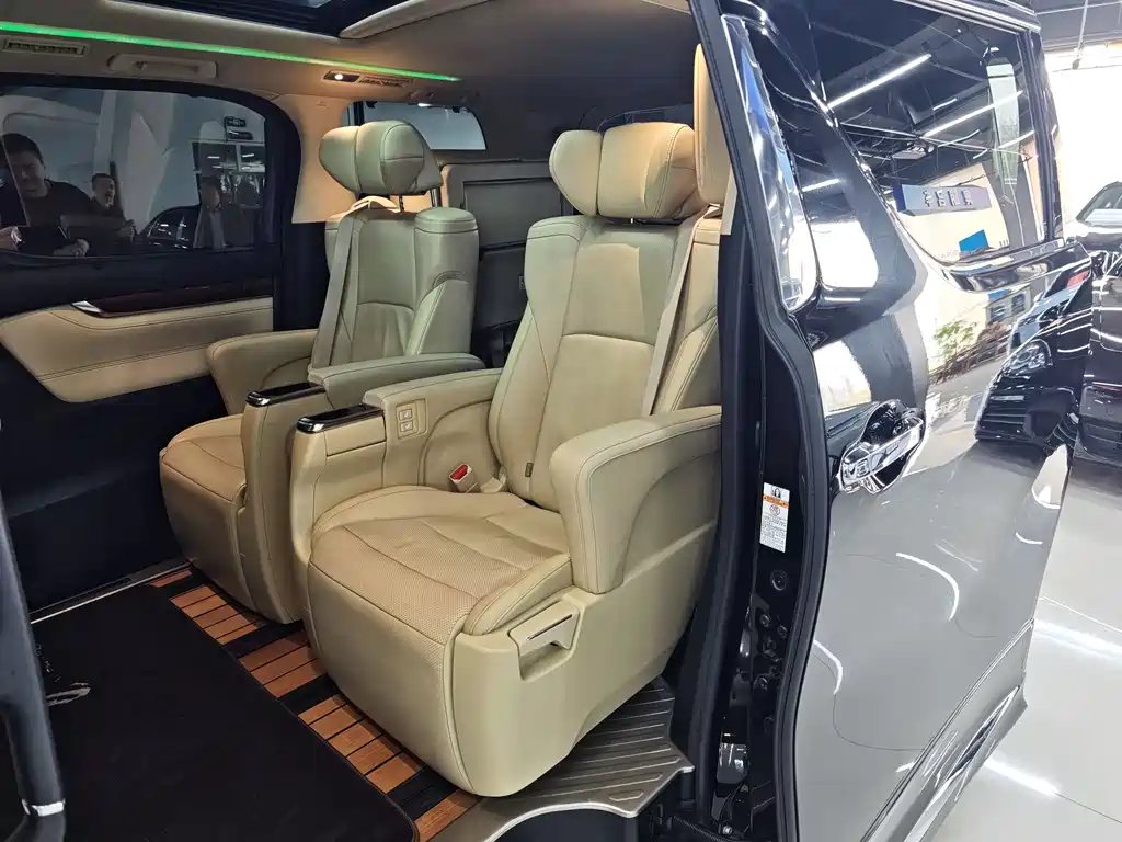 Toyota Alphard 2017 — фото 8