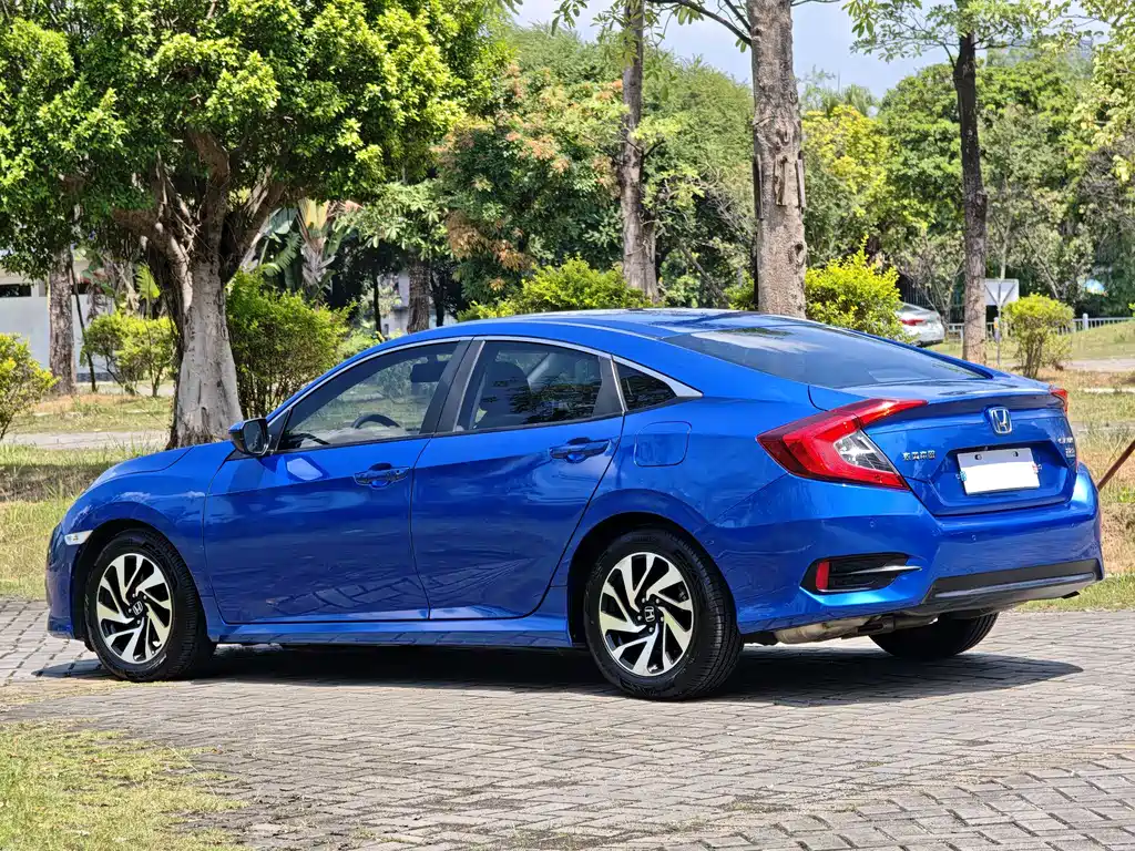 Honda Civic 2019 — фото 17