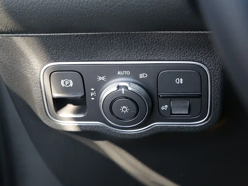 Mercedes-Benz GLB 2024 — фото 13