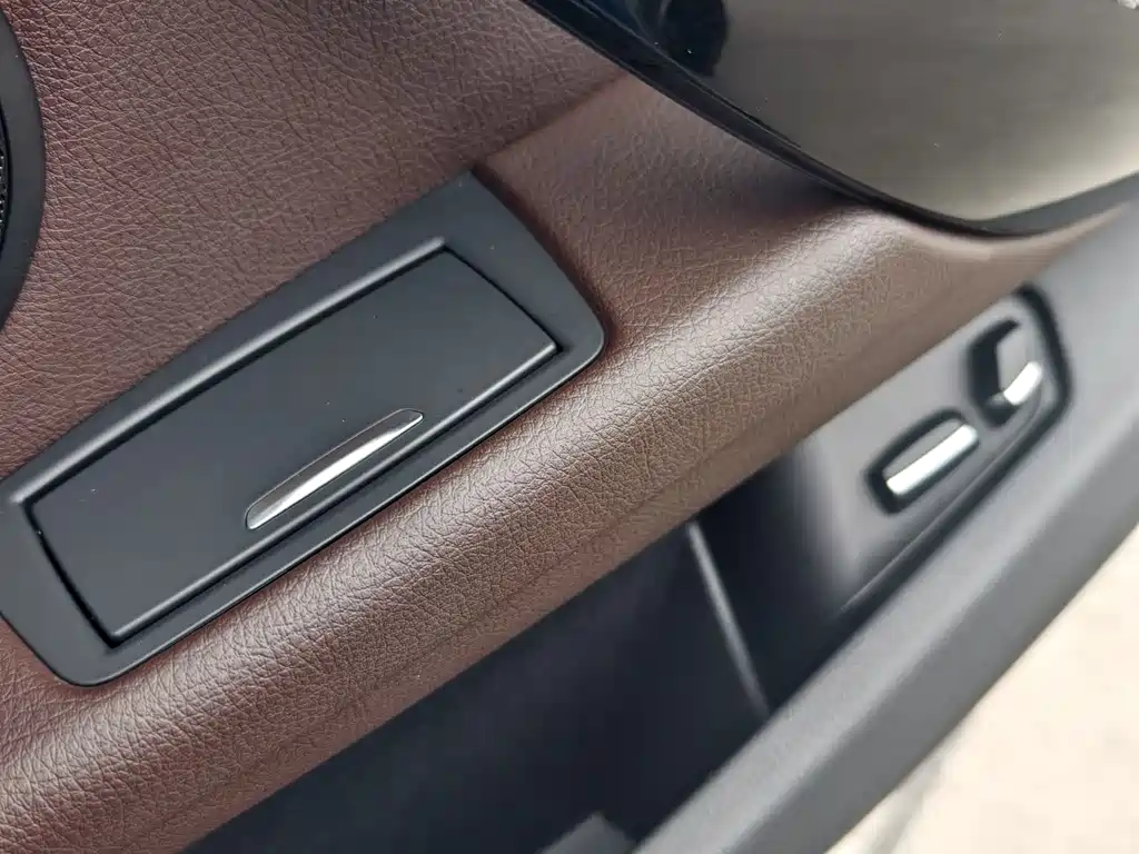 BMW 3 Series 2017 — фото 20