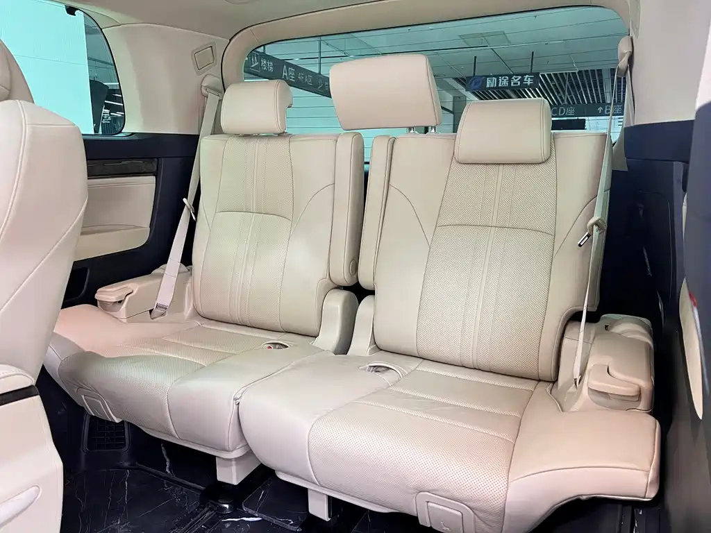 Toyota Vellfire 2022 — фото 22