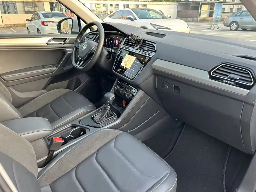 Volkswagen Tiguan L 2021 — фото 16
