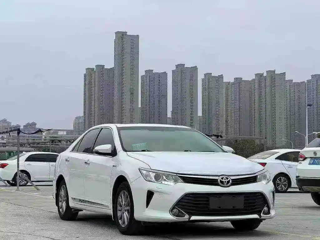 Toyota Camry 2017 — фото 3