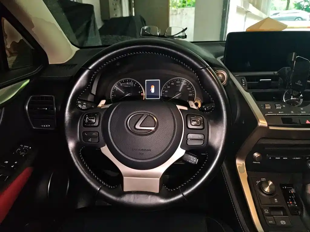 Lexus NX 2021